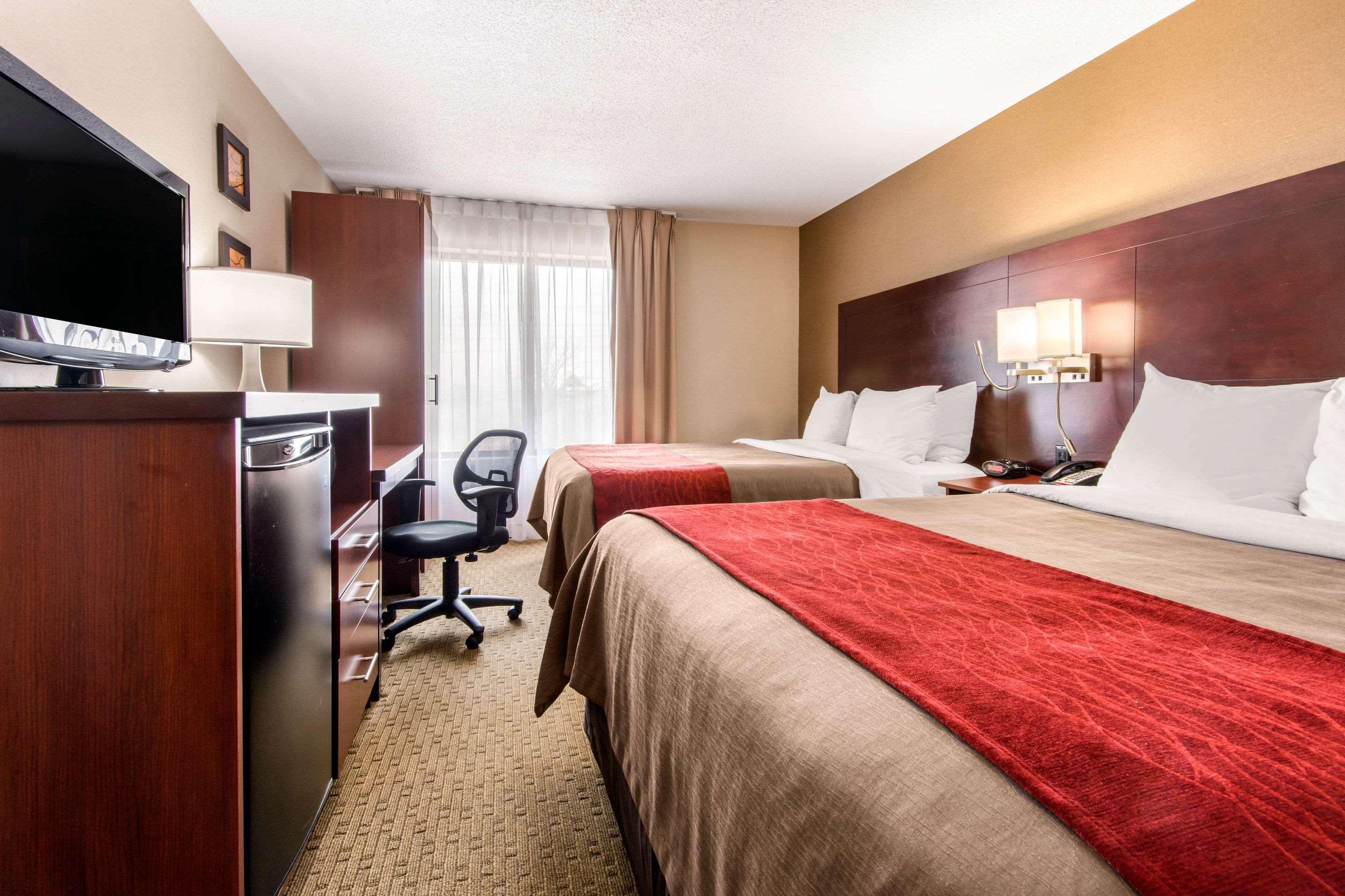 Comfort Inn Airport West Миссиссага Экстерьер фото