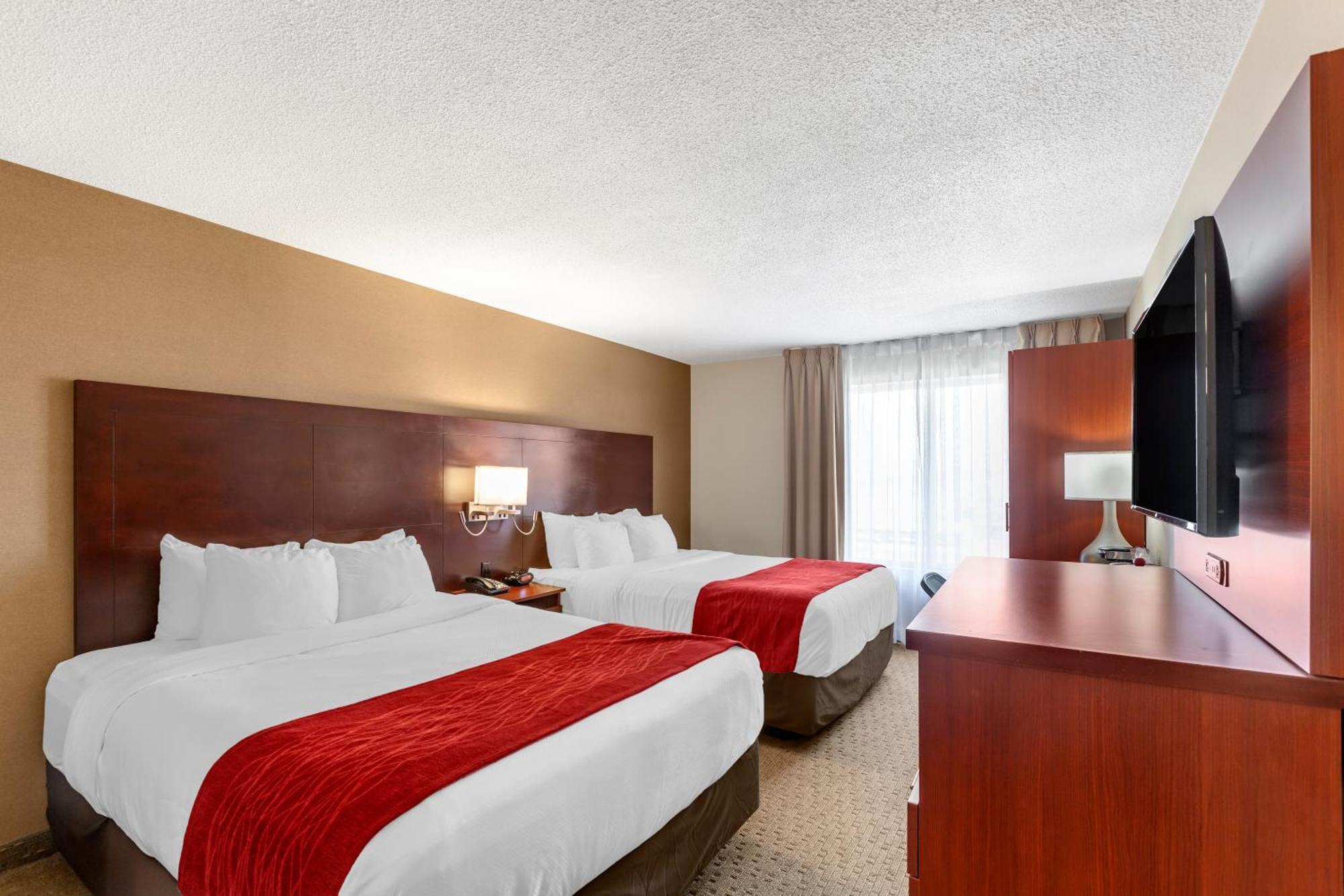 Comfort Inn Airport West Миссиссага Экстерьер фото