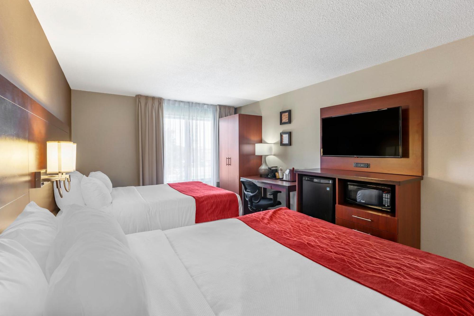 Comfort Inn Airport West Миссиссага Экстерьер фото