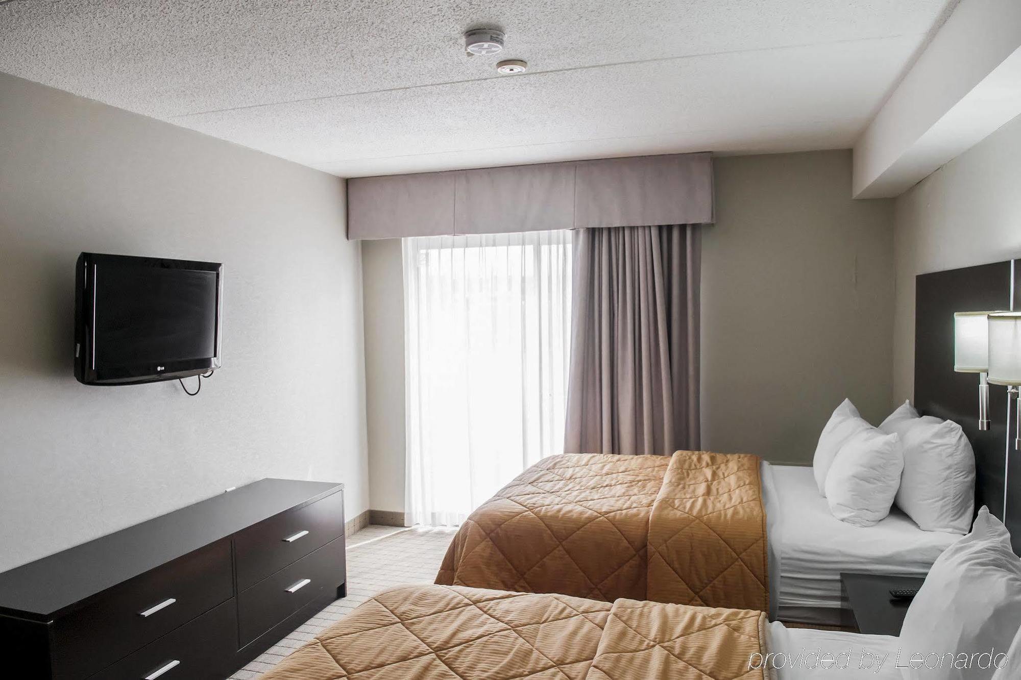 Comfort Inn Airport West Миссиссага Экстерьер фото
