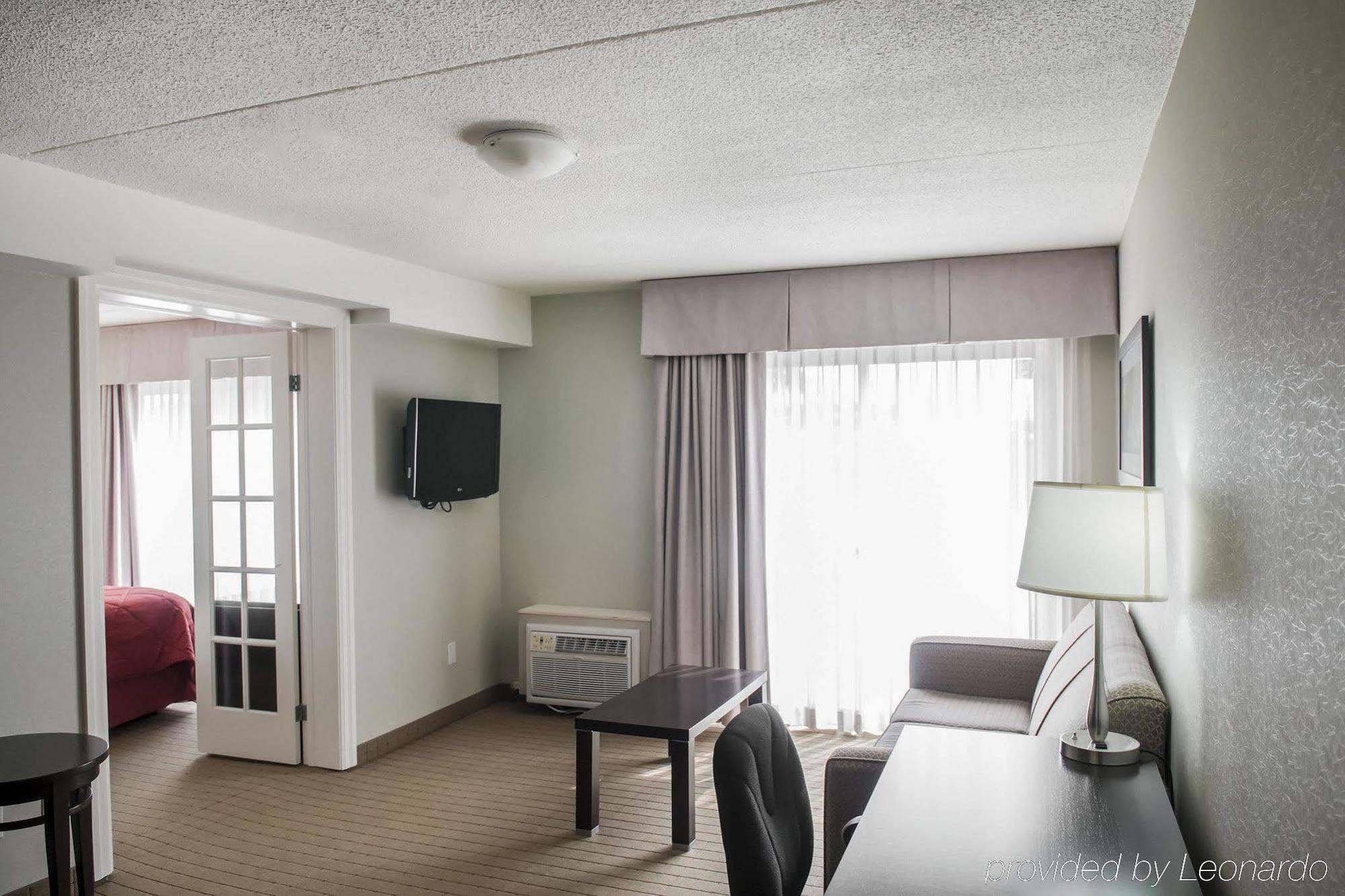 Comfort Inn Airport West Миссиссага Экстерьер фото